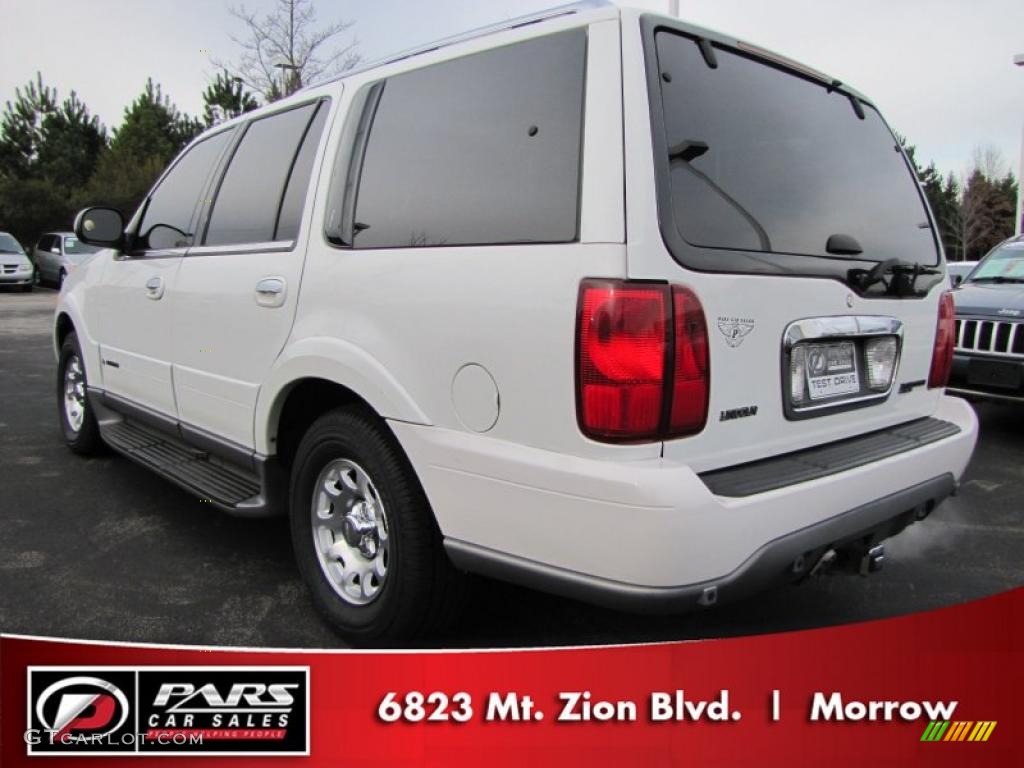 2001 Navigator  - Oxford White / Medium Parchment photo #2