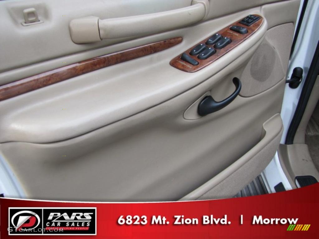 2001 Navigator  - Oxford White / Medium Parchment photo #7