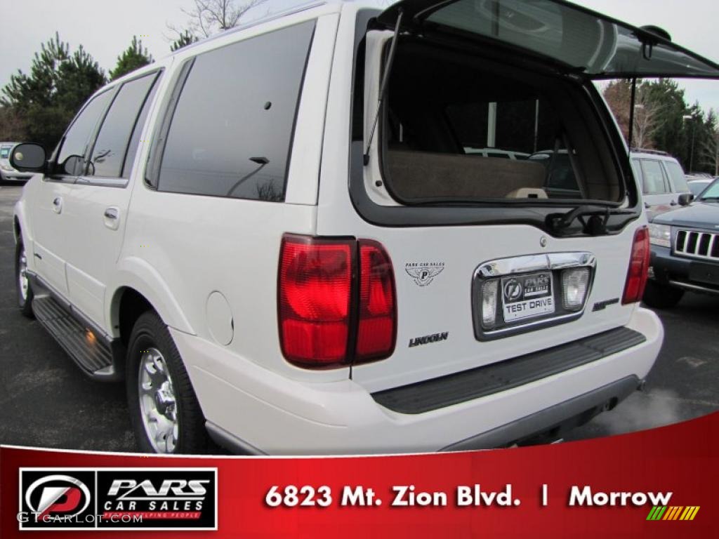 2001 Navigator  - Oxford White / Medium Parchment photo #10