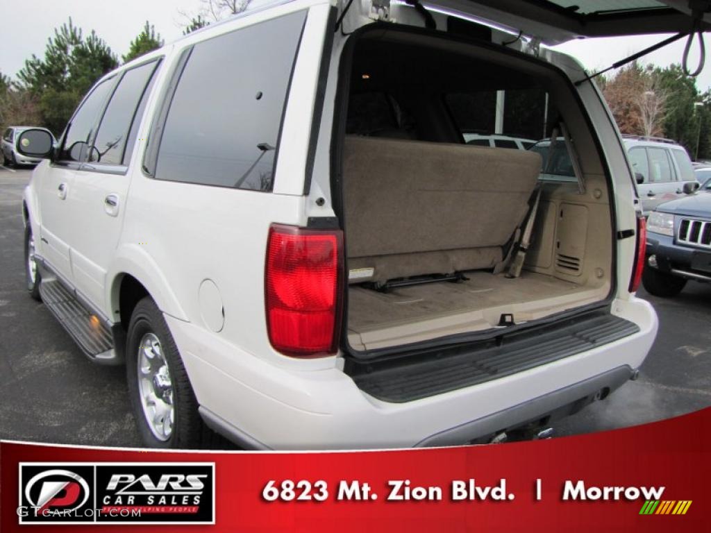 2001 Navigator  - Oxford White / Medium Parchment photo #11