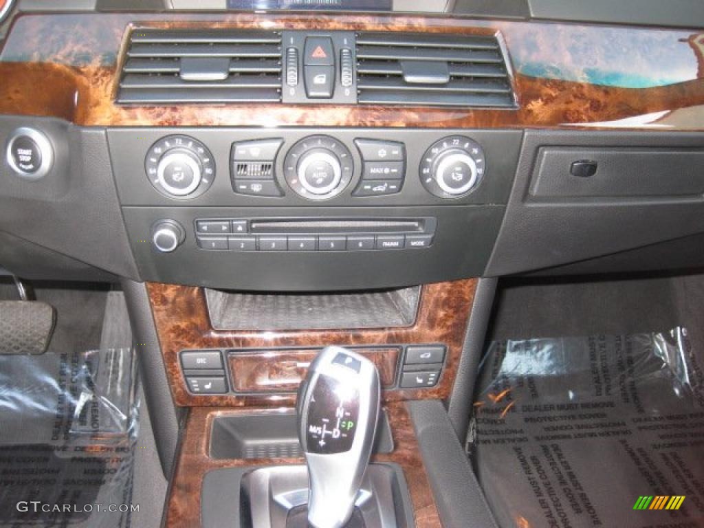 2008 BMW 5 Series 535xi Sports Wagon Controls Photo #41222131