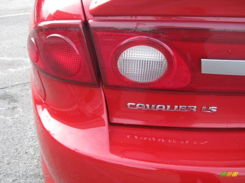 2003 Cavalier LS Sport Sedan - Victory Red / Graphite Gray photo #17