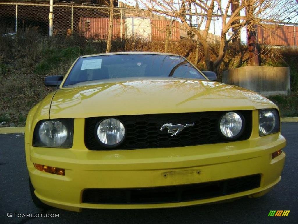 2006 Mustang GT Premium Coupe - Screaming Yellow / Dark Charcoal photo #5
