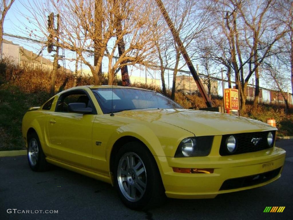 2006 Mustang GT Premium Coupe - Screaming Yellow / Dark Charcoal photo #6
