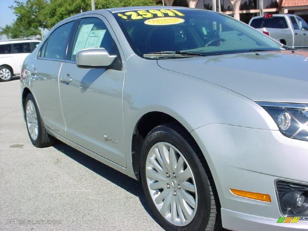 2010 Fusion Hybrid - Brilliant Silver Metallic / Charcoal Black photo #2