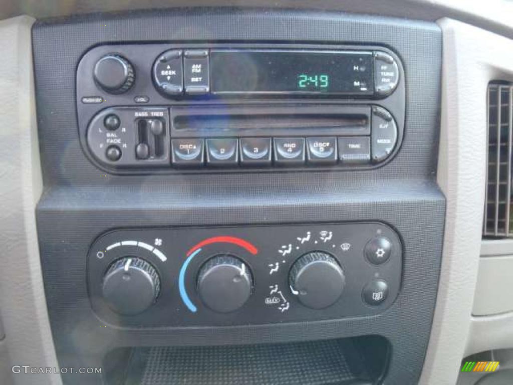 2003 Dodge Ram 1500 ST Quad Cab Controls Photo #41240581