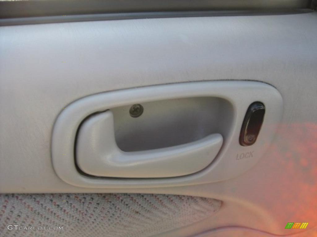 2001 Prizm  - Silver Metallic / Dark Charcoal photo #22