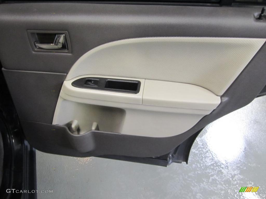 2008 Ford Taurus X SEL AWD Door Panel Photos