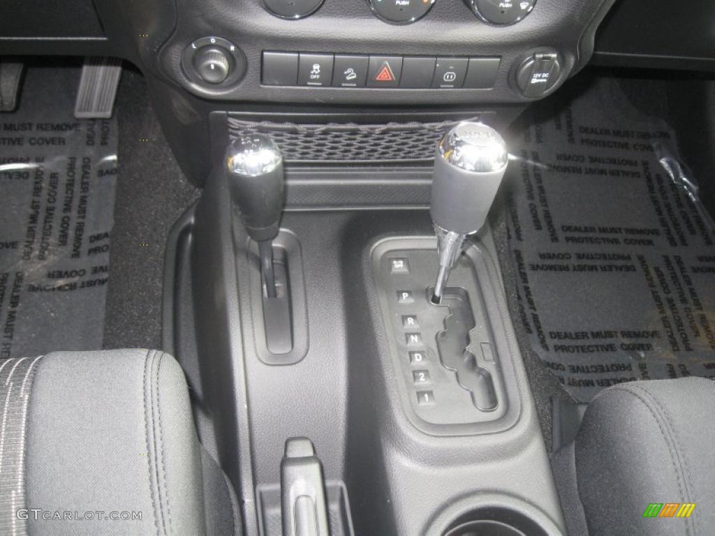 2011 Jeep Wrangler Unlimited Sahara 4x4 4 Speed Automatic Transmission Photo #41249801