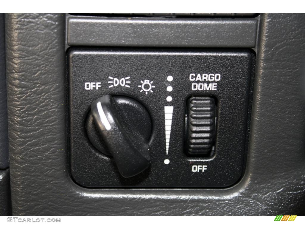2004 Dodge Ram 3500 SLT Quad Cab 4x4 Controls Photo #41250805
