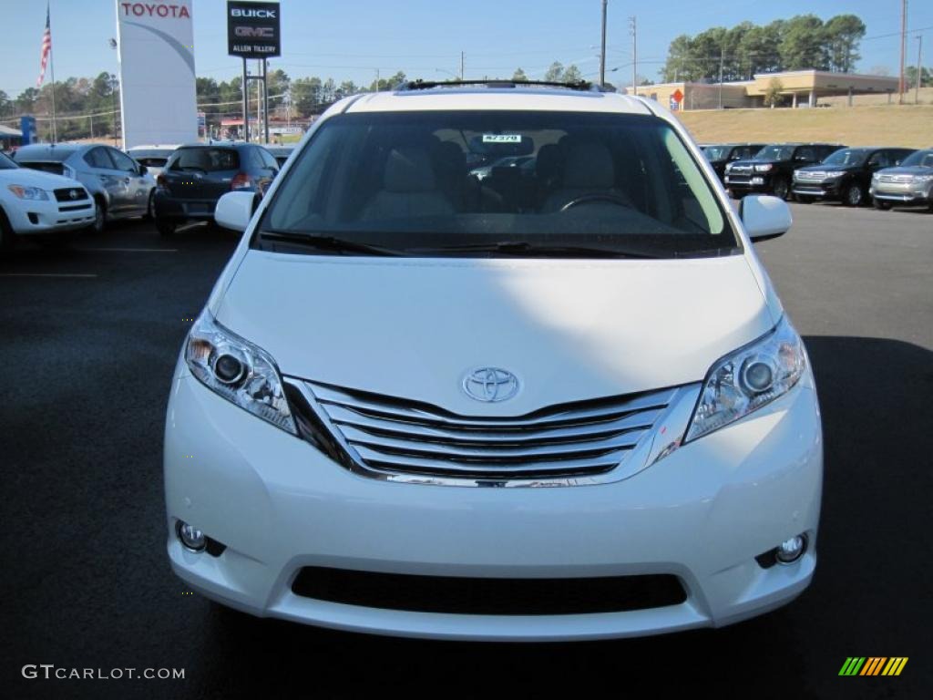 2011 Sienna Limited - Super White / Light Gray photo #8