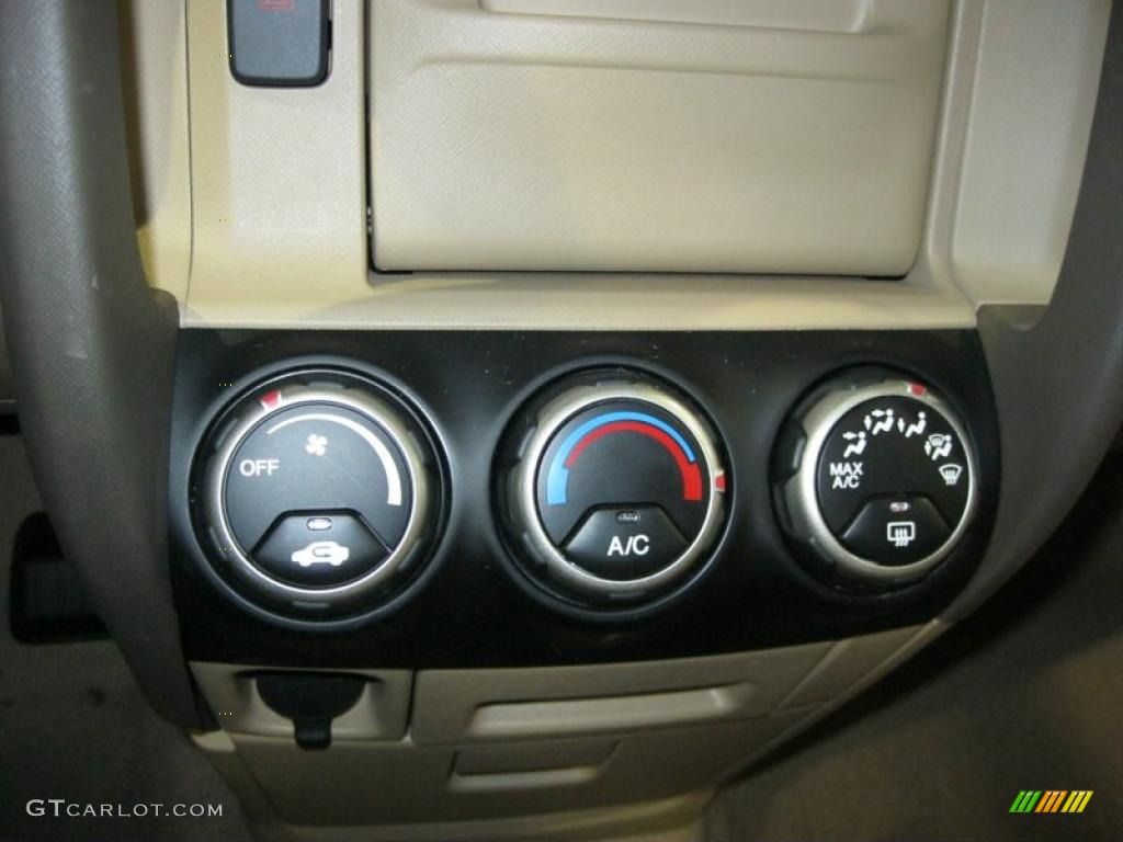 2006 Honda CR-V LX Controls Photo #41257381