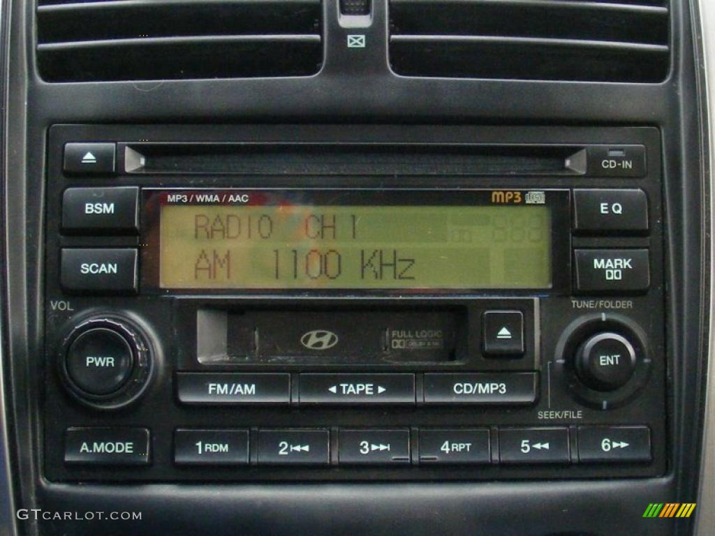 2005 Hyundai Tucson LX V6 Controls Photo #41258437