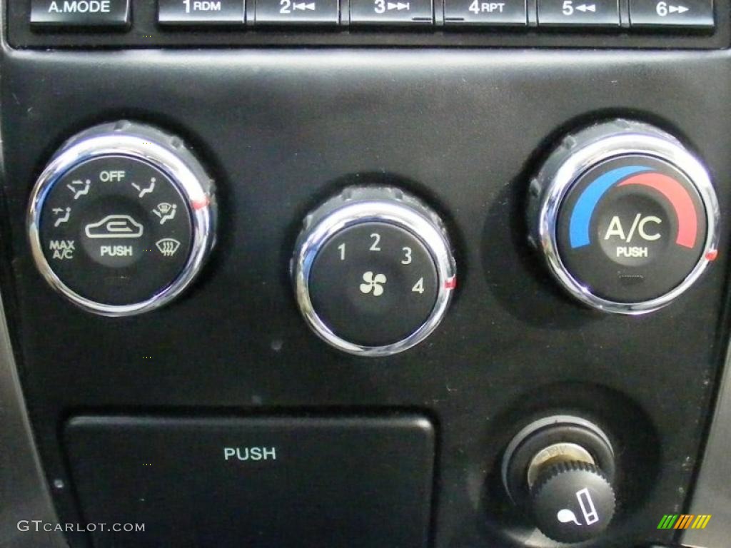 2005 Hyundai Tucson LX V6 Controls Photo #41258453