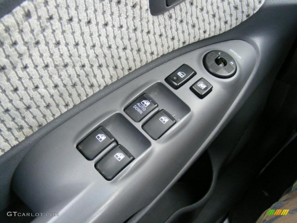 2005 Hyundai Tucson LX V6 Controls Photos