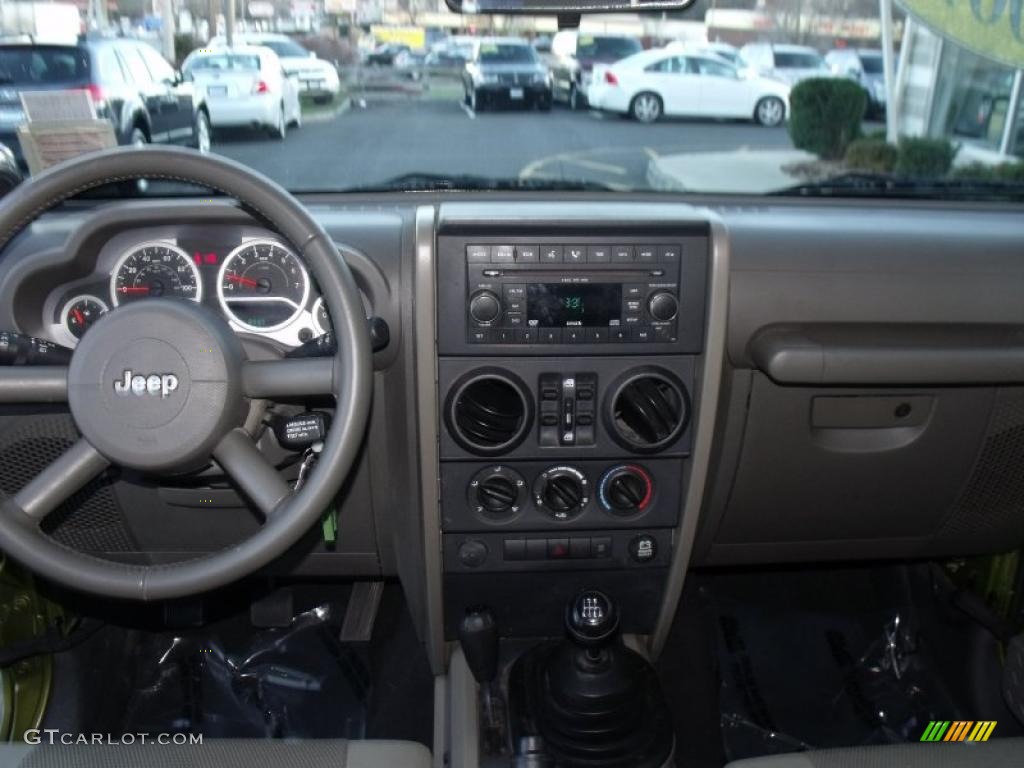 2007 Jeep Wrangler Unlimited Sahara 4x4 Dark Khaki/Medium Khaki Door Panel Photo #41261281