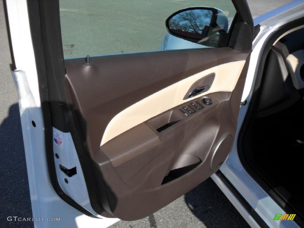 2011 Chevrolet Cruze LTZ Cocoa/Light Neutral Leather Door Panel Photo #41263425