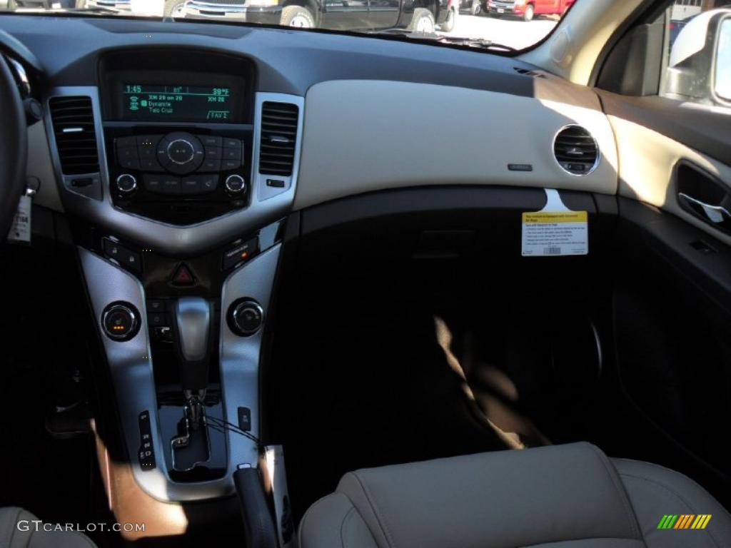 2011 Chevrolet Cruze LTZ Cocoa/Light Neutral Leather Dashboard Photo #41263597