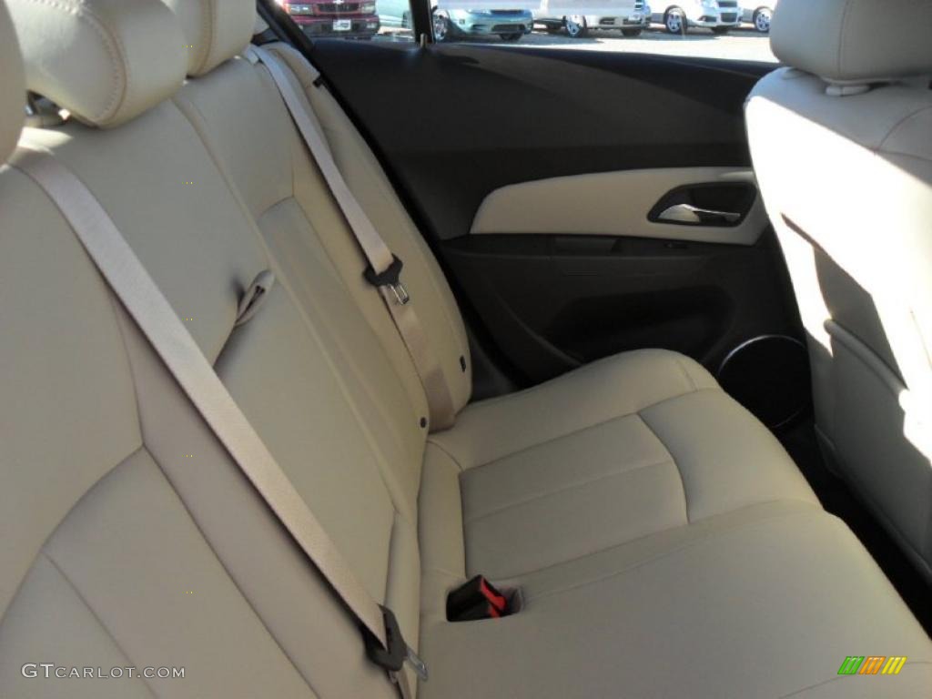 Cocoa/Light Neutral Leather Interior 2011 Chevrolet Cruze LTZ Photo #41263629