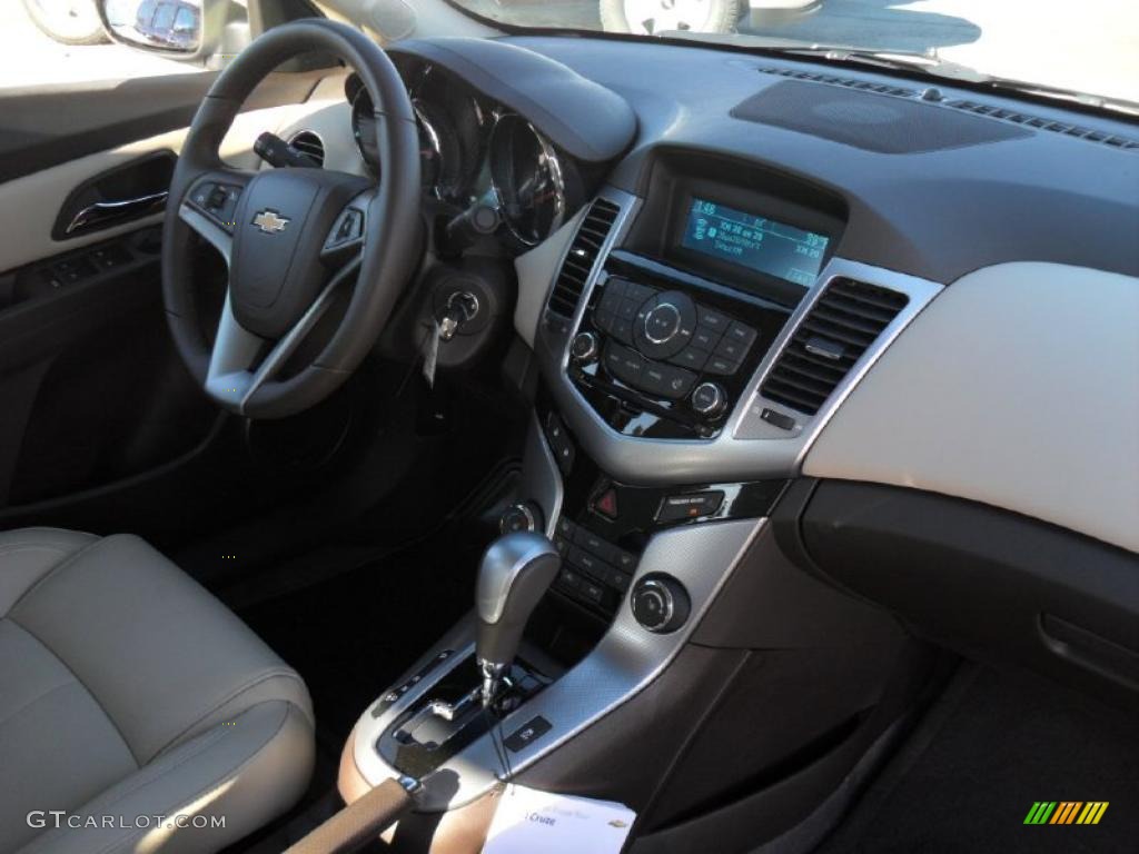 2011 Chevrolet Cruze LTZ Cocoa/Light Neutral Leather Dashboard Photo #41263661