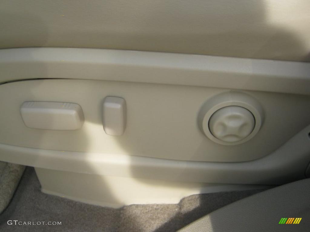 2008 Outlook XR - Gold Mist / Tan photo #14