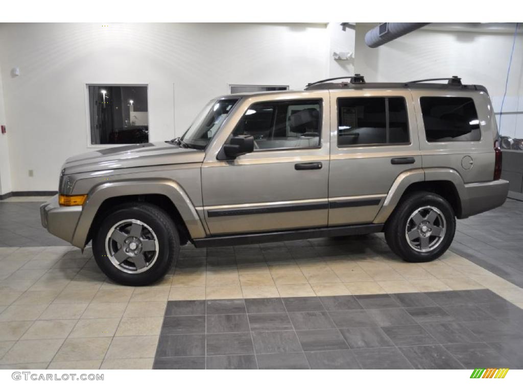 Light Khaki Metallic Jeep Commander