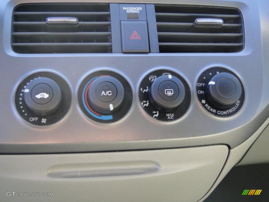 2005 Honda Odyssey LX Controls Photo #41271169