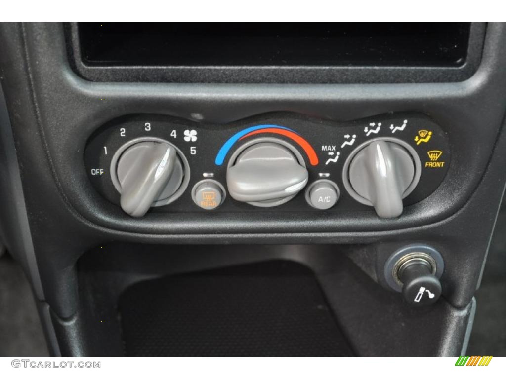 2002 Pontiac Grand Am GT Coupe Controls Photo #41273477