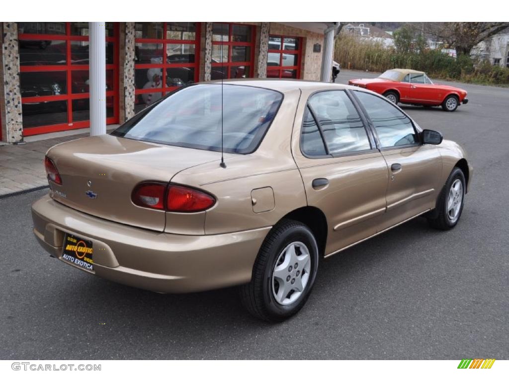 2000 Cavalier Sedan - Medium Sunset Gold Metallic / Graphite photo #2