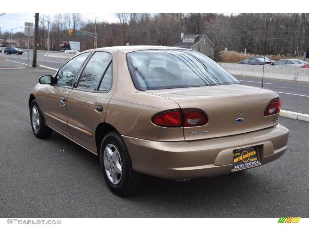 2000 Cavalier Sedan - Medium Sunset Gold Metallic / Graphite photo #3