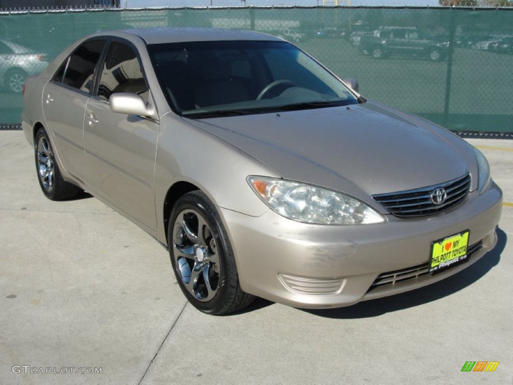 Desert Sand Mica 2005 Toyota Camry LE Exterior Photo #41275003