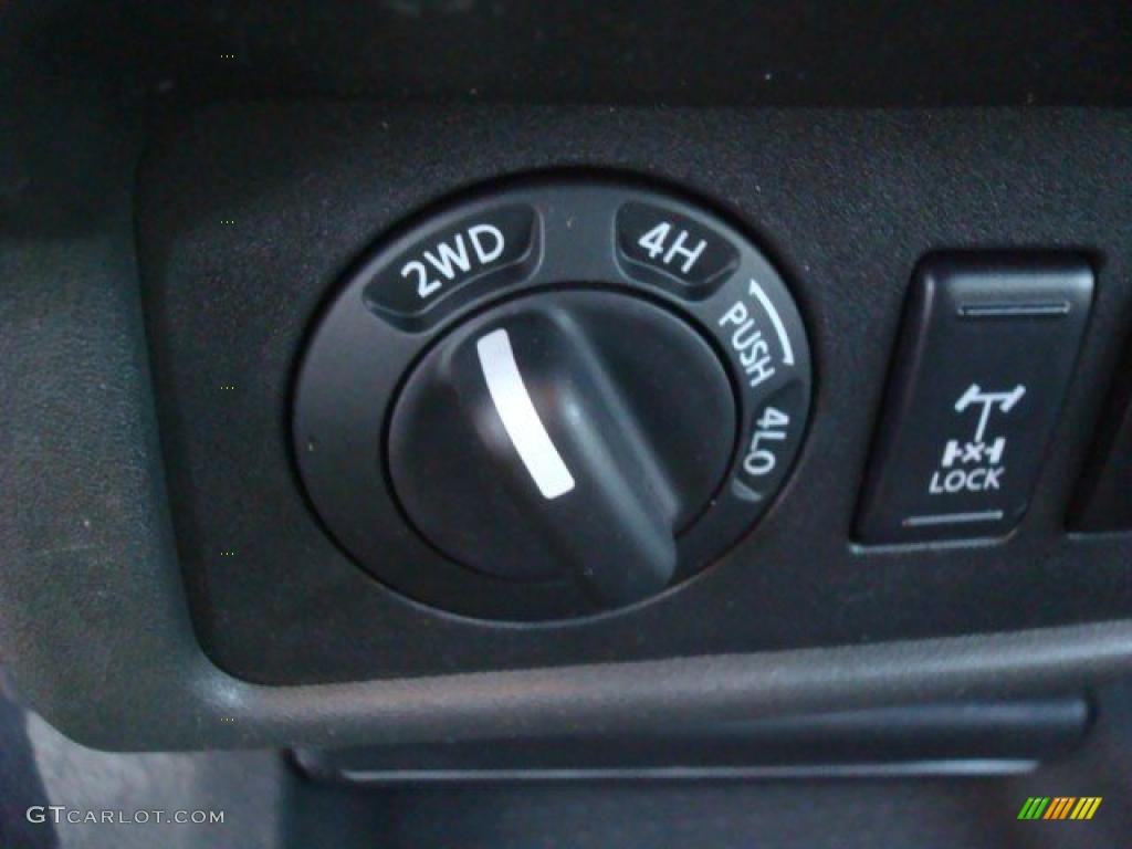 2006 Nissan Frontier NISMO Crew Cab 4x4 Controls Photo #41275833