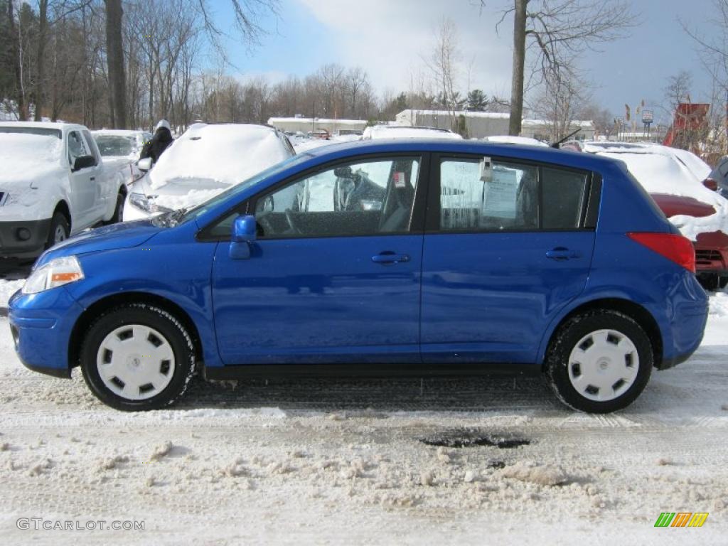 2009 Versa 1.8 S Hatchback - Blue Metallic / Charcoal photo #12