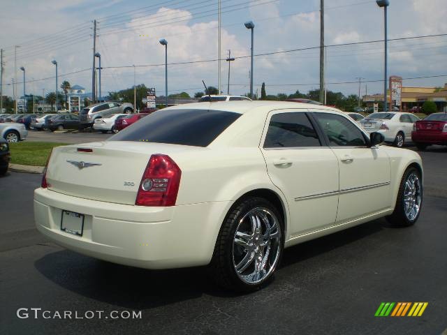 2008 300 LX - Cool Vanilla White / Dark Khaki/Light Graystone photo #3