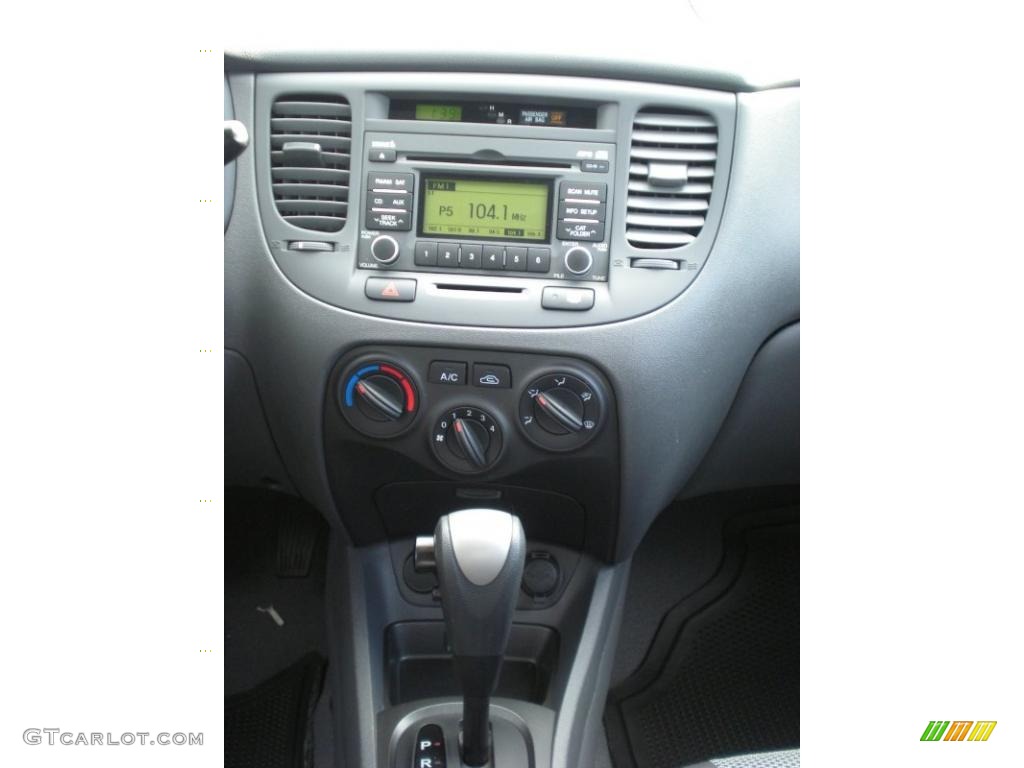 2009 Kia Rio Rio5 LX Hatchback Controls Photo #41287721
