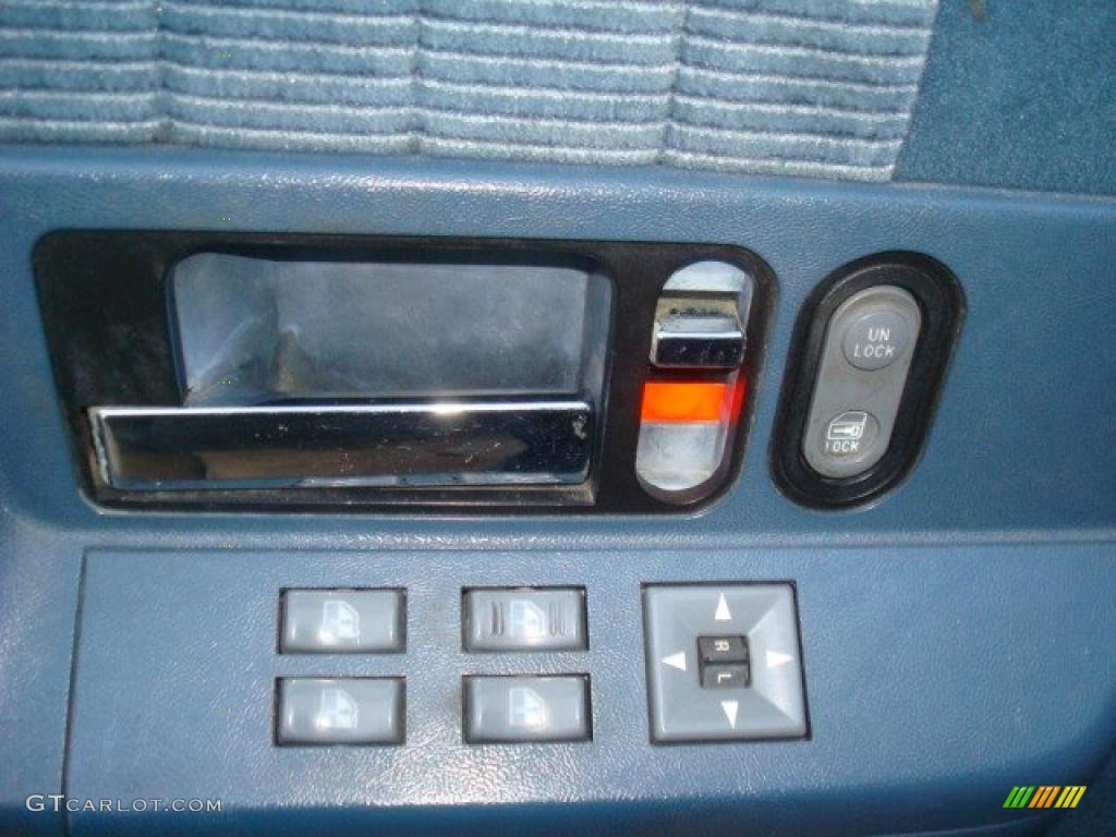 1994 Chevrolet Suburban K1500 4x4 Controls Photo #41288109