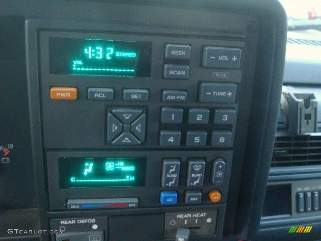 1994 Chevrolet Suburban K1500 4x4 Controls Photo #41288129