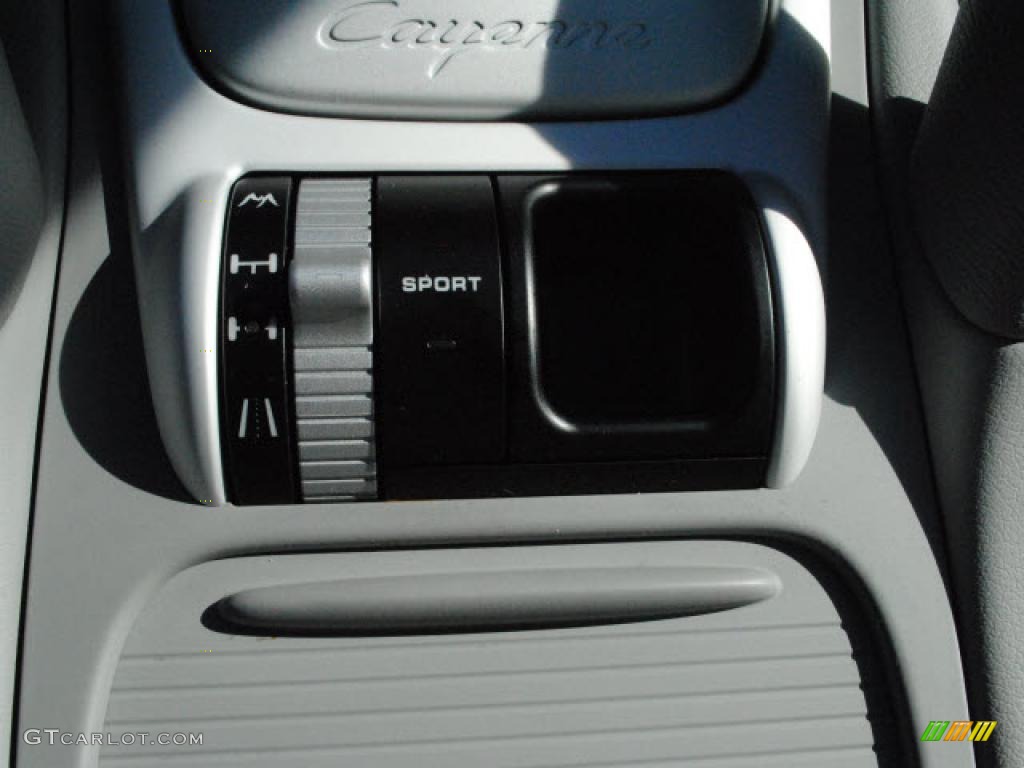 2009 Porsche Cayenne S Controls Photo #41289793
