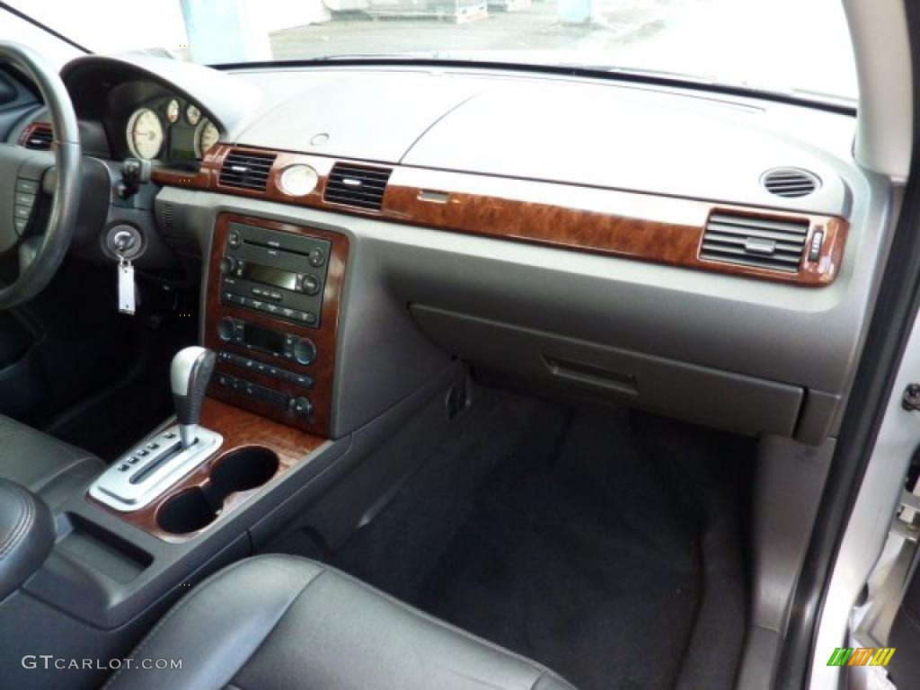 2005 Ford Five Hundred Limited AWD Black Dashboard Photo #41291629