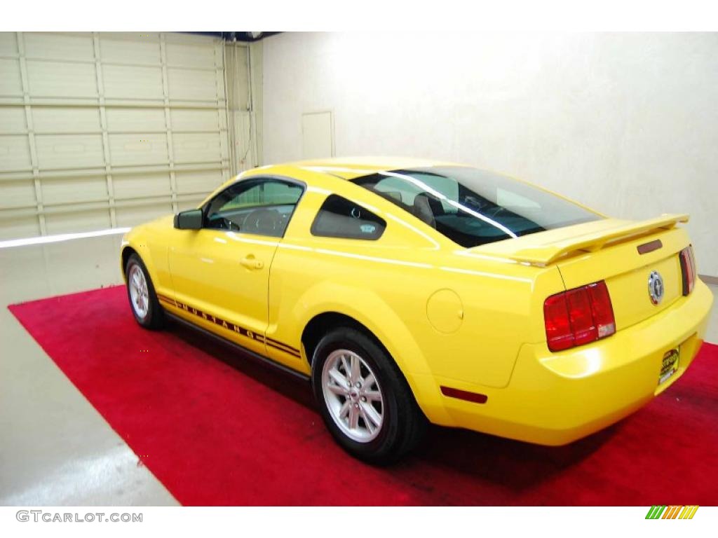 2005 Mustang V6 Deluxe Coupe - Screaming Yellow / Dark Charcoal photo #4