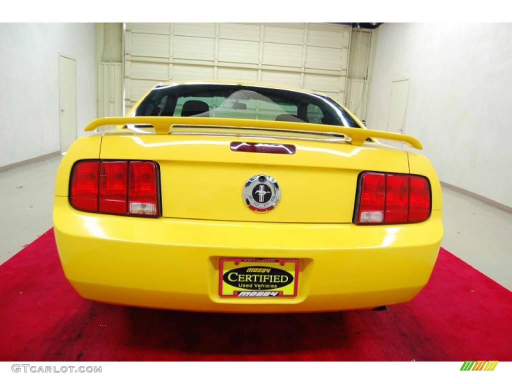 2005 Mustang V6 Deluxe Coupe - Screaming Yellow / Dark Charcoal photo #5