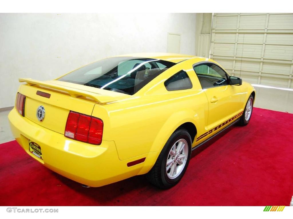 2005 Mustang V6 Deluxe Coupe - Screaming Yellow / Dark Charcoal photo #6