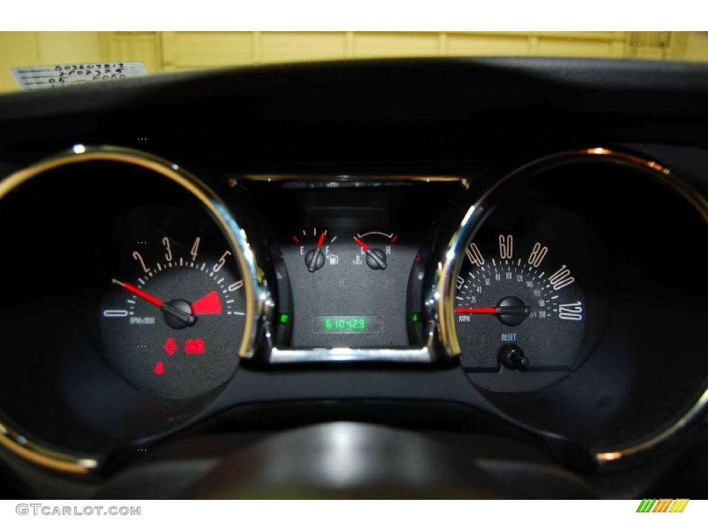 2005 Mustang V6 Deluxe Coupe - Screaming Yellow / Dark Charcoal photo #21