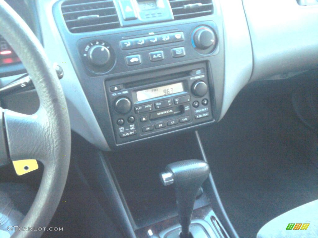 2002 Accord VP Sedan - Satin Silver Metallic / Quartz Gray photo #11