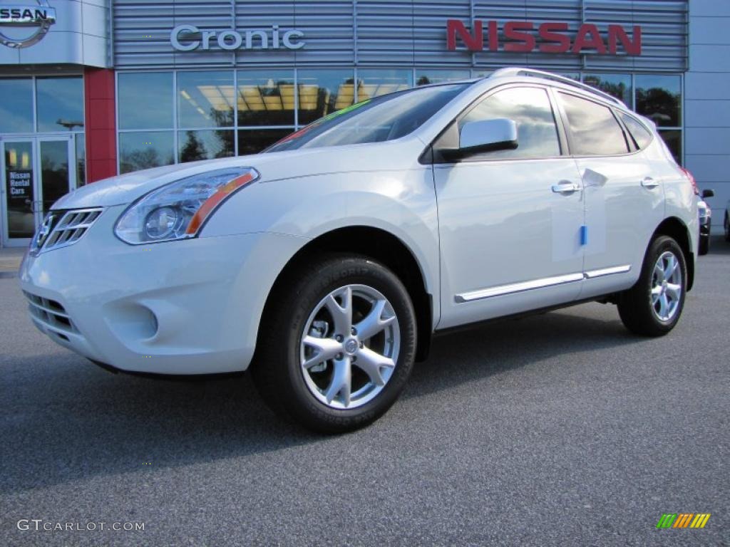 2011 Rogue SV - Pearl White / Gray photo #1