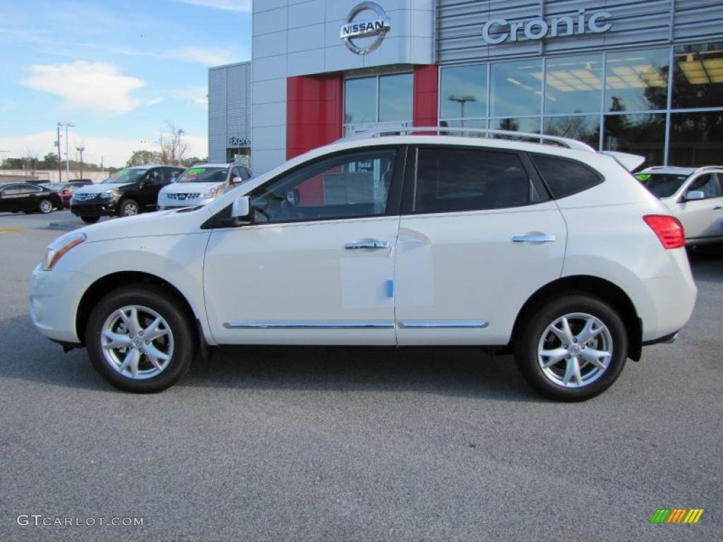 2011 Rogue SV - Pearl White / Gray photo #2
