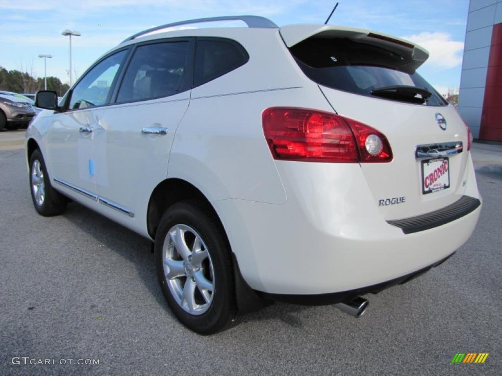 2011 Rogue SV - Pearl White / Gray photo #3