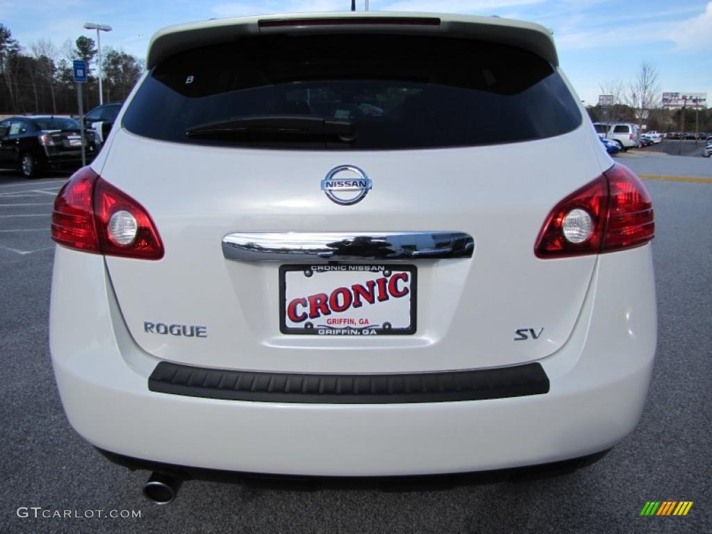 2011 Rogue SV - Pearl White / Gray photo #4