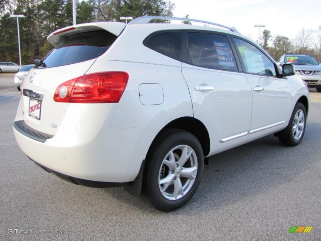 2011 Rogue SV - Pearl White / Gray photo #5