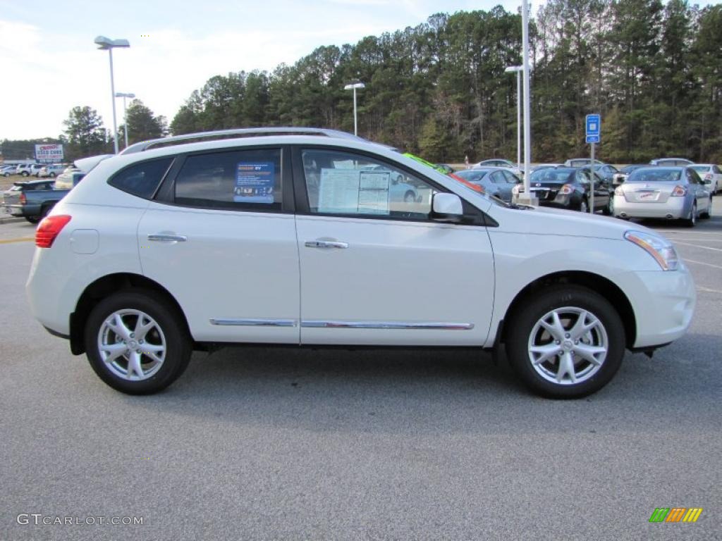 2011 Rogue SV - Pearl White / Gray photo #6
